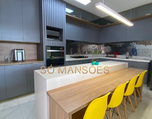 Casa Espaçosa de 296 m² à Venda com 4 Suítes e Lazer Completo no Vale do Sol, Nova Lima - MG