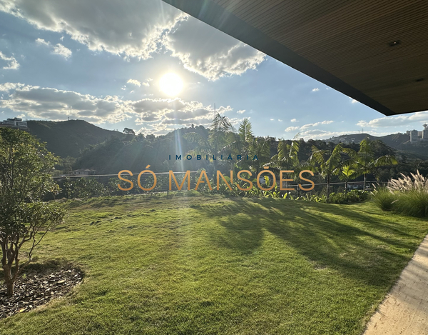 CASA COM LINDA VISTA A VENDA NO CONDOMÍNIO VALE DOS CRISTAIS.