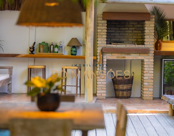 Linda casa aconchegante com 3 suítes à venda no bairro Colina - Trancoso/BA. 