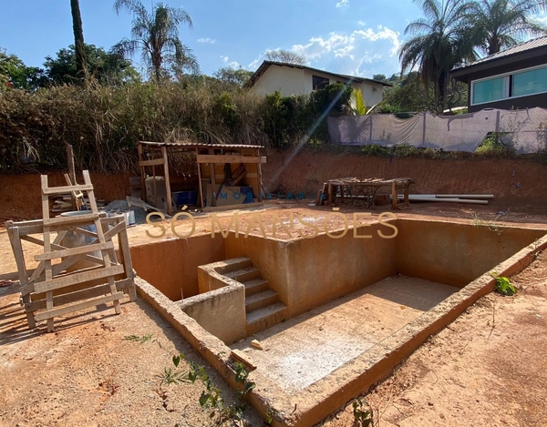 LINDA CASA À VENDA NO CONDOMÍNIO VEREDAS DAS GERAES