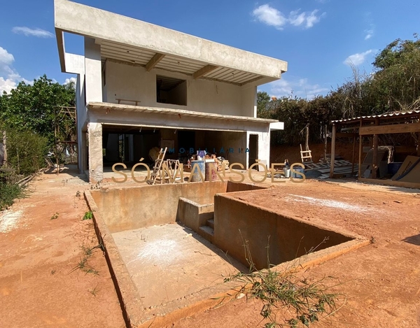 LINDA CASA À VENDA NO CONDOMÍNIO VEREDAS DAS GERAES