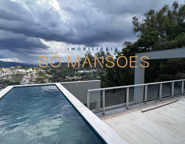 Casa com Ampla Garagem de 632 m² à Venda com 2 Suítes e 6 Vagas no Quintas do Sol, Nova Lima - MG