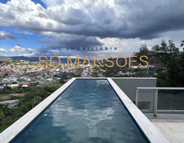 Casa com Ampla Garagem de 632 m² à Venda com 2 Suítes e 6 Vagas no Quintas do Sol, Nova Lima - MG