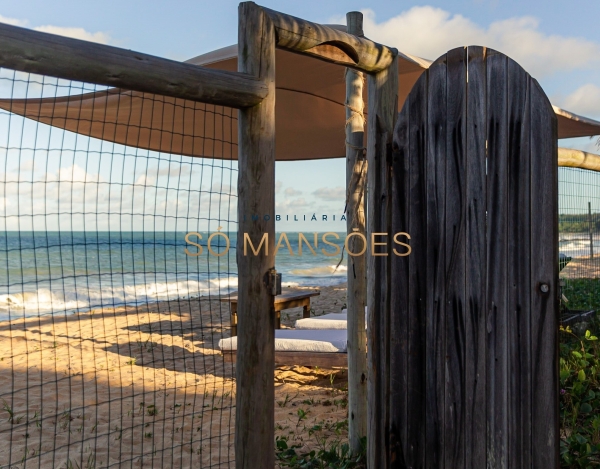 Casa em Terreno Privilegiado de 200 m² à Venda com 3 Suítes e Pé na Areia no Trancoso, Trancoso - BA
