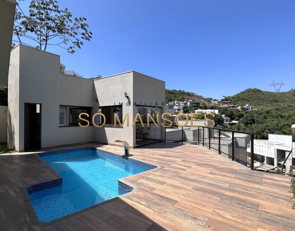 Casa de Alto Padrão de 302 m² à Venda com 2 Suítes e Vista Panorâmica no Mirante da Mata, Nova Lima - MG