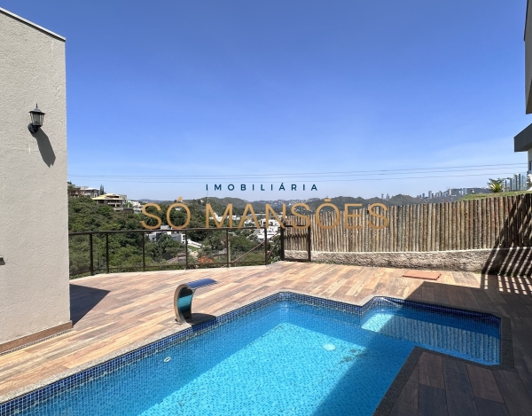 Casa de Alto Padrão de 302 m² à Venda com 2 Suítes e Vista Panorâmica no Mirante da Mata, Nova Lima - MG