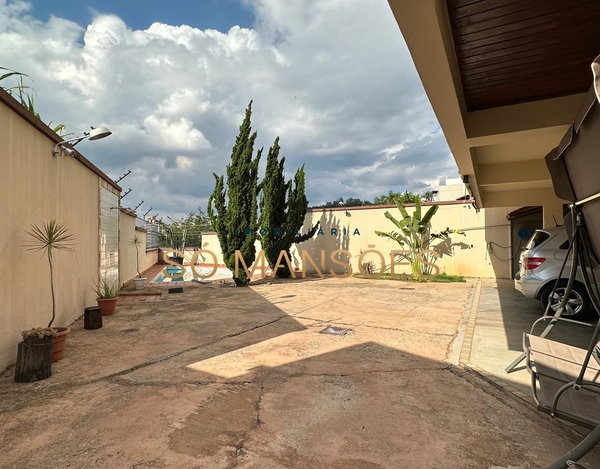 CASA COM 04 QUARTOS NO BAIRRO SANTA LÚCIA – BELO HORIZONTE  