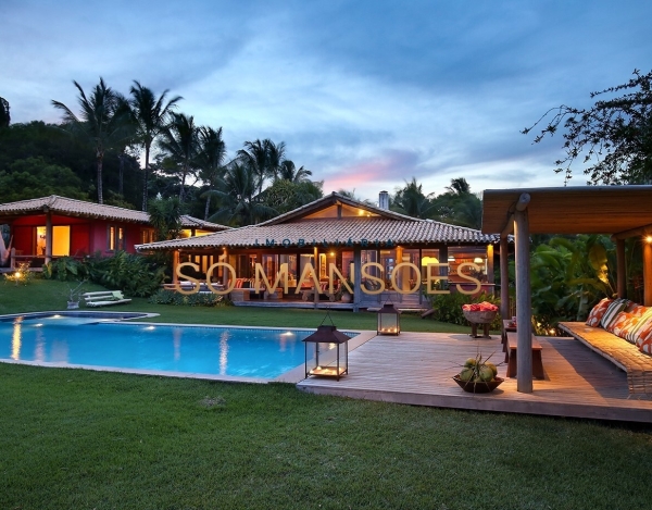 Casa em Terreno Privilegiado de 567 m² à Venda com 4 Suítes e Vista para o Mar no Condomínio Pedro Grande - Bahia, Trancoso - BA
