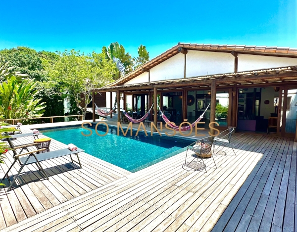 Casa de Alto Padrão de 560 m² à Venda com 3 Suítes no Condomínio Outeiro das Brisas - Bahia, Trancoso - BA