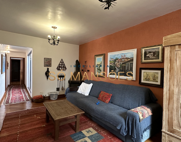 CASA LINEAR COM EXCELENTE LOCALIZAÇÃO A VENDA NO BAIRRO BELVEDERE.