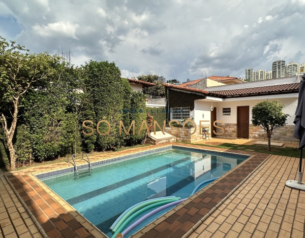 Casa Espaçosa de 420 m² à Venda com 4 Suítes e Espaço Gourmet no Belvedere, Belo Horizonte - MG