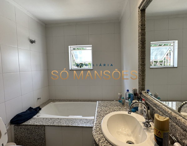 CASA LINEAR COM EXCELENTE LOCALIZAÇÃO A VENDA NO BAIRRO BELVEDERE.