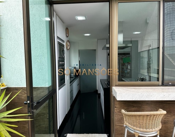 Cobertura Duplex de 242 m² à Venda com 1 Suíte e Vista Panorâmica no Vale dos Cristais, Nova Lima - MG