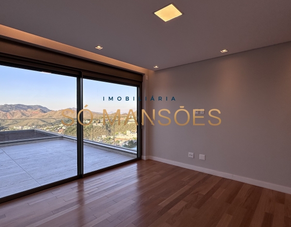 Casa Exclusiva de 563 m² à Venda com 4 Suítes e Piscina Aquecida no Vale dos Cristais, Nova Lima - MG