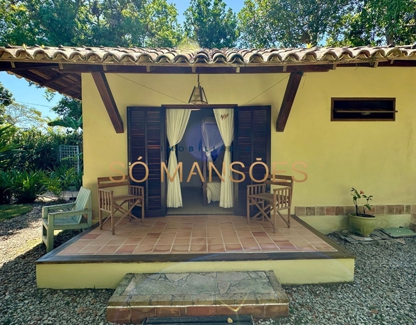 Casa aconchegante com ótimo terreno de 1500m² à venda no bairro Colina - Trancoso/BA.