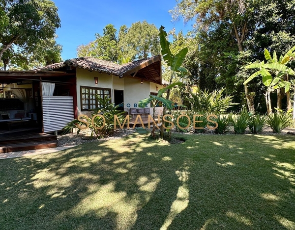 Casa aconchegante com ótimo terreno de 1500m² à venda no bairro Colina - Trancoso/BA.