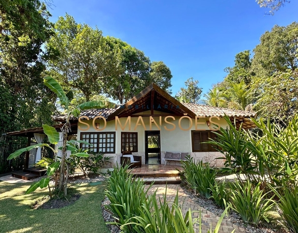 Casa aconchegante com ótimo terreno de 1500m² à venda no bairro Colina - Trancoso/BA.