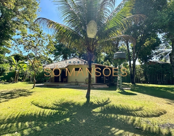 Casa aconchegante com ótimo terreno de 1500m² à venda no bairro Colina - Trancoso/BA.