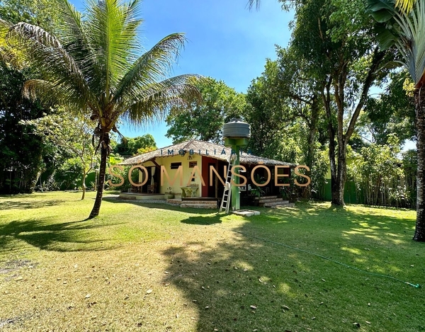 Casa aconchegante com ótimo terreno de 1500m² à venda no bairro Colina - Trancoso/BA.