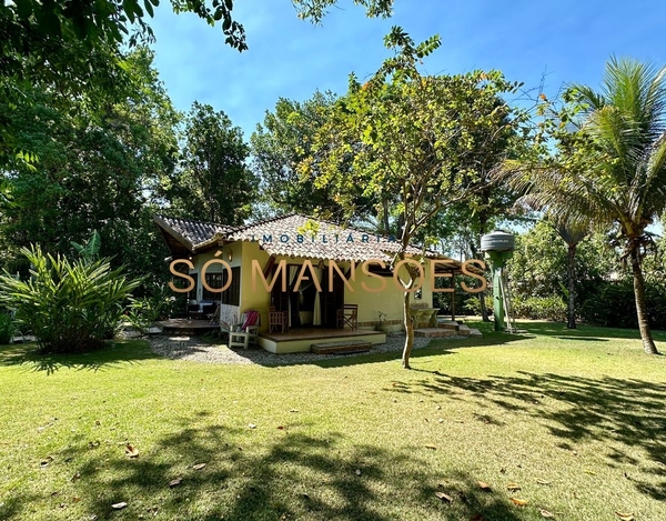 Casa aconchegante com ótimo terreno de 1500m² à venda no bairro Colina - Trancoso/BA.