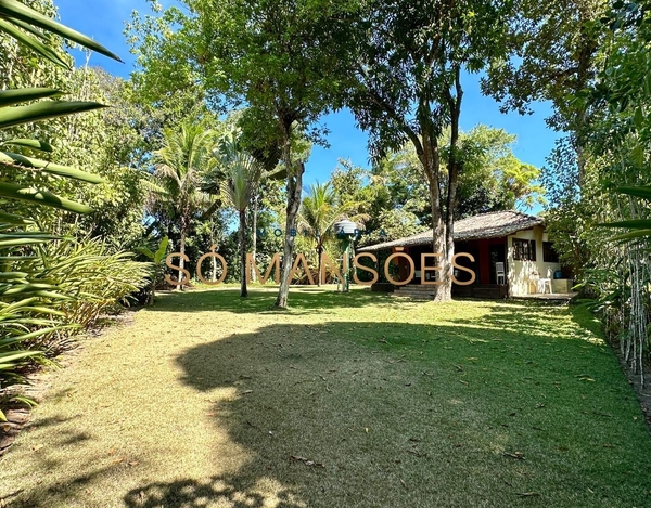 Casa aconchegante com ótimo terreno de 1500m² à venda no bairro Colina - Trancoso/BA.