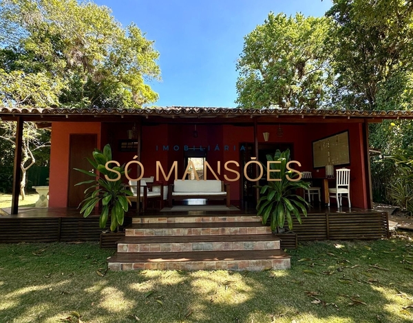 Casa aconchegante com ótimo terreno de 1500m² à venda no bairro Colina - Trancoso/BA.