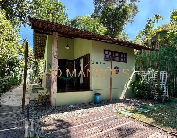 Casa aconchegante com ótimo terreno de 1500m² à venda no bairro Colina - Trancoso/BA.