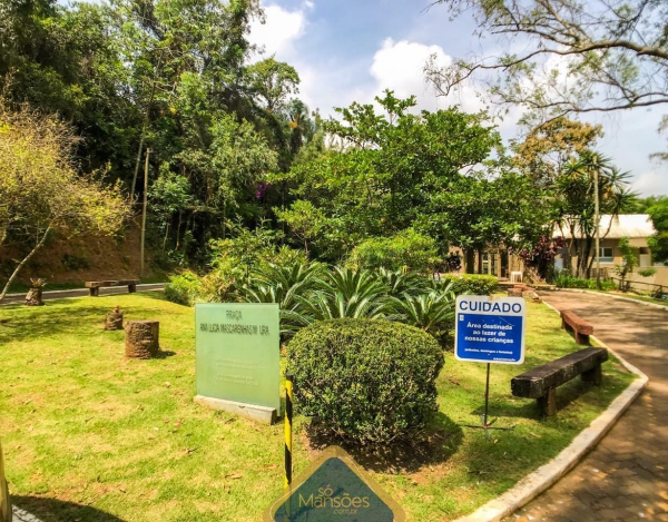 Terreno dos Sonhos: Lote de 1000m² com Vista para as Montanhas no Condomínio Vila Alpina.