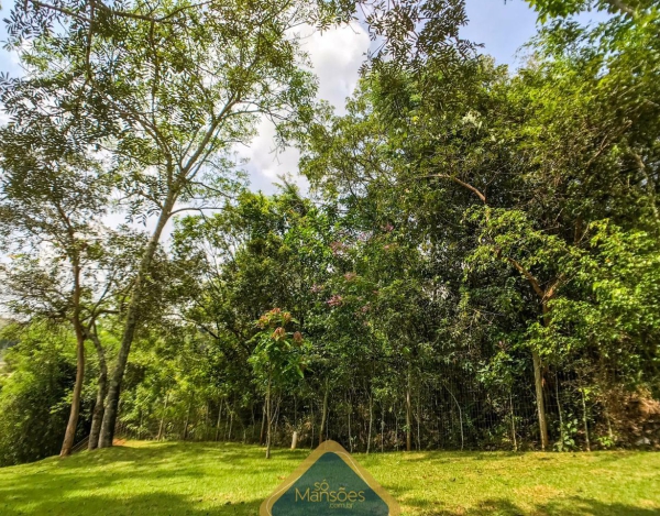 Terreno dos Sonhos: Lote de 1000m² com Vista para as Montanhas no Condomínio Vila Alpina.