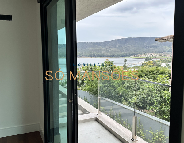 ESPLENDOROSA RESIDÊNCIA NO ALPHAVILLE À VENDA - VISTA PRIVILEGIADA PARA A LAGOA