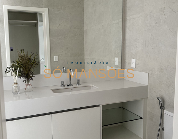 ESPLENDOROSA RESIDÊNCIA NO ALPHAVILLE À VENDA - VISTA PRIVILEGIADA PARA A LAGOA
