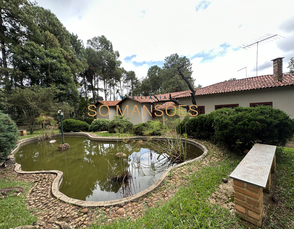 LINDA CASA COM VISTA PARA A LAGOA À VENDA NO CONDOMÍNIO LAGOA DO MIGUELÃO, NOVA LIMA.