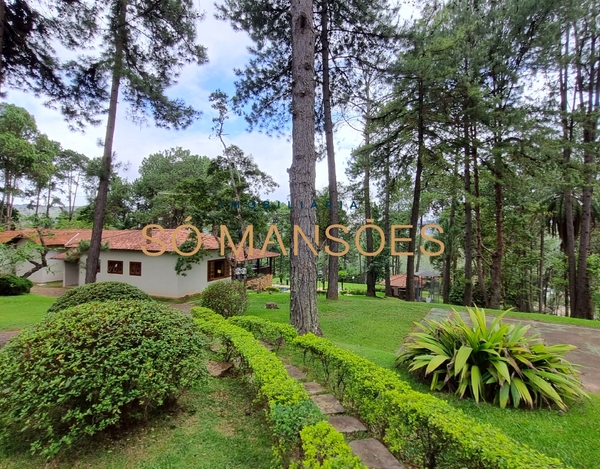 LINDA CASA COM VISTA PARA A LAGOA À VENDA NO CONDOMÍNIO LAGOA DO MIGUELÃO, NOVA LIMA.