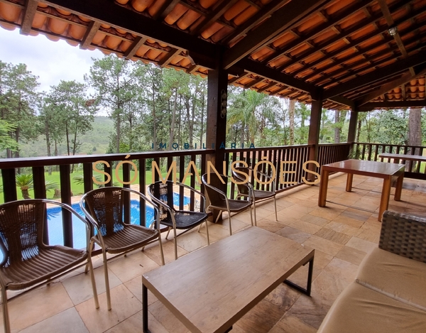 LINDA CASA COM VISTA PARA A LAGOA À VENDA NO CONDOMÍNIO LAGOA DO MIGUELÃO, NOVA LIMA.