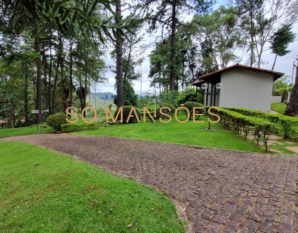 LINDA CASA COM VISTA PARA A LAGOA À VENDA NO CONDOMÍNIO LAGOA DO MIGUELÃO, NOVA LIMA.