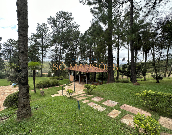 LINDA CASA COM VISTA PARA A LAGOA À VENDA NO CONDOMÍNIO LAGOA DO MIGUELÃO, NOVA LIMA.