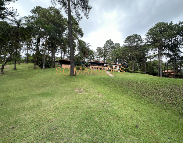 LINDA CASA COM VISTA PARA A LAGOA À VENDA NO CONDOMÍNIO LAGOA DO MIGUELÃO, NOVA LIMA.