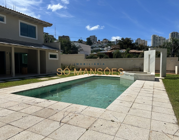 Casa com Ampla Garagem de 762 m² à Venda com 4 Suítes e Home Cinema no Belvedere, Belo Horizonte - MG