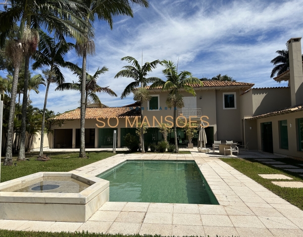 Casa com Ampla Garagem de 762 m² à Venda com 4 Suítes e Home Cinema no Belvedere, Belo Horizonte - MG