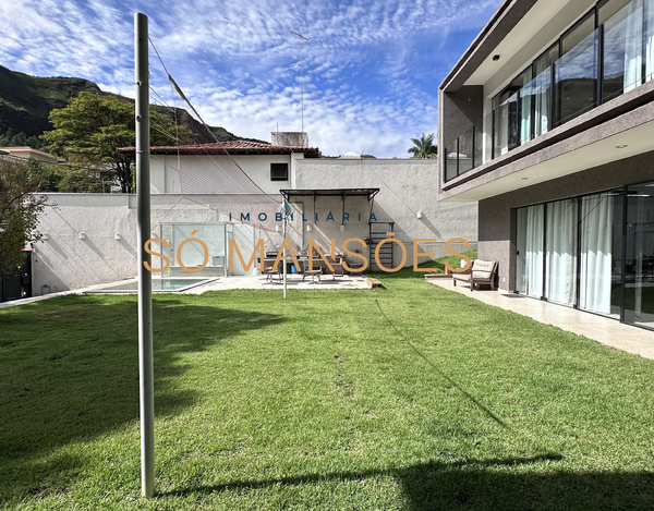 EXCELENTE CASA À VENDA COM ÓTIMA LOCALIZAÇÃO NO BAIRRO MANGABEIRAS