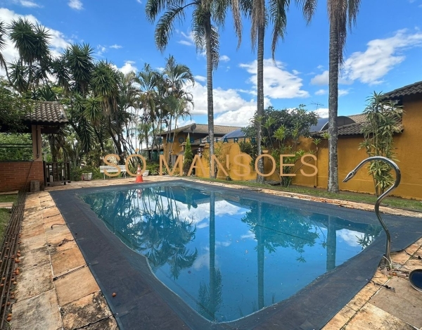 Casa Espaçosa de 531 m² à Venda com 4 Suítes e Espaço Gourmet no Ouro Velho Mansões, Nova Lima - MG