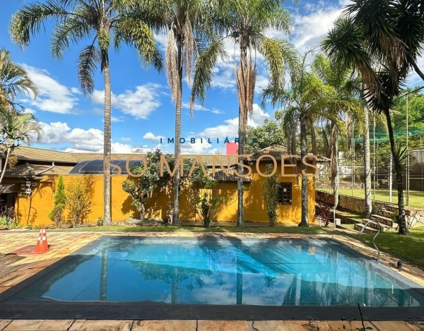 Casa Espaçosa de 531 m² à Venda com 4 Suítes e Espaço Gourmet no Ouro Velho Mansões, Nova Lima - MG