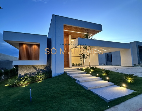 Casa Espaçosa de 304 m² à Venda com 4 Suítes e Piscina Aquecida no Condomínio Valle da Serra, Betim - MG