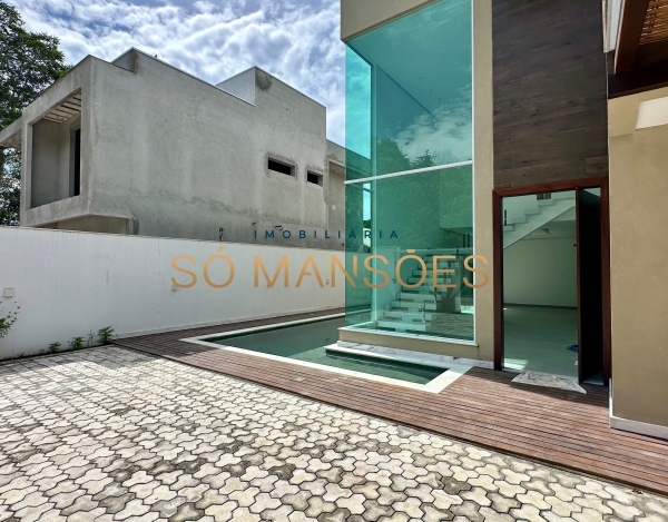 Casa Espaçosa de 187 m² à Venda com 4 Suítes e Espaço Gourmet no Condomínio Nenhum, Arraial d'Ajuda - BA