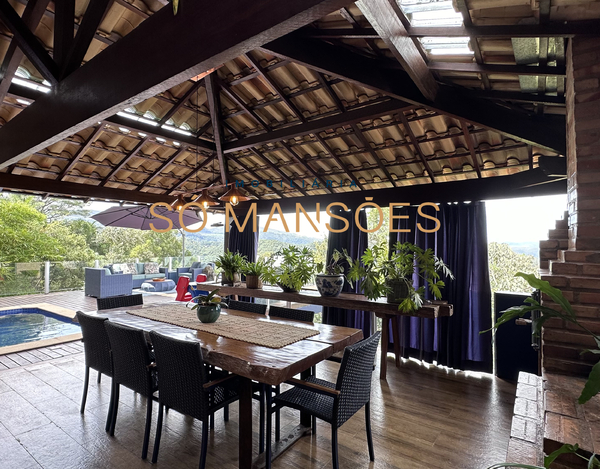 EXCELENTE CASA COM LOCALIZAÇÃO PRIVILEGIADA E LINDA VISTA À VENDA NO BOSQUE DO JAMBREIRO