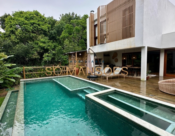 Casa de Alto Padrão de 199 m² à Venda com 3 Suítes e Piscina com Borda Infinita no Vale de Trancoso, Trancoso - BA
