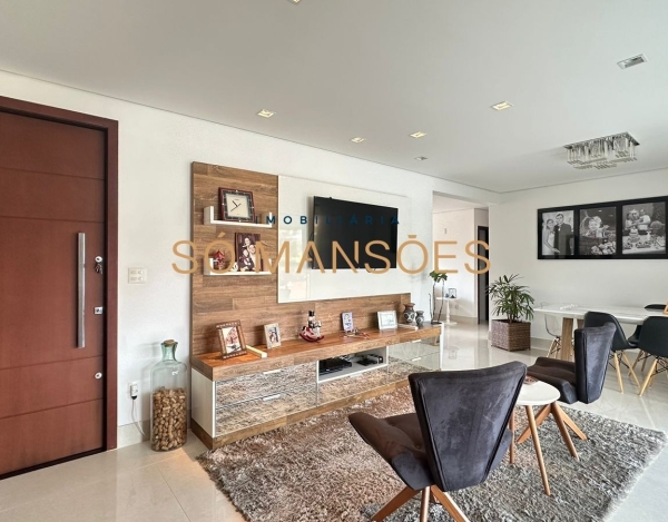 Apartamento de Alto Padrão de 247 m² à Venda com 3 Suítes e Piscina Aquecida no Pampulha, Belo Horizonte - MG
