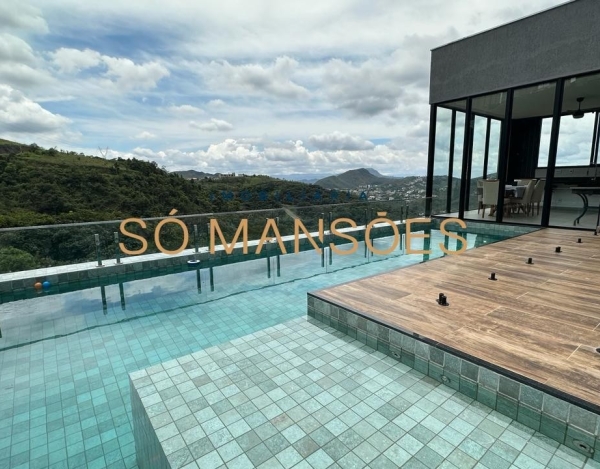 Casa Espaçosa de 333 m² à Venda com 4 Suítes e Vista Espetacular no Condomínio Vila Castela, Belo Horizonte - MG
