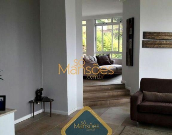 Casa de Alto Padrão de 365 m² à Venda com 1 Suíte e 4 Vagas no Condomínio Vila Castela, Nova Lima - MG