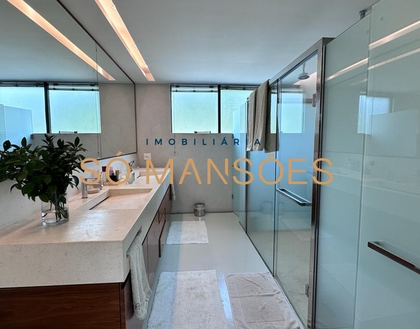 TRIPLEX : 894 M² DE ELEGÂNCIA E CONFORTO NO VALE DOS CRISTAIS